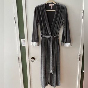 Oscar de La Renta Velvet Robe